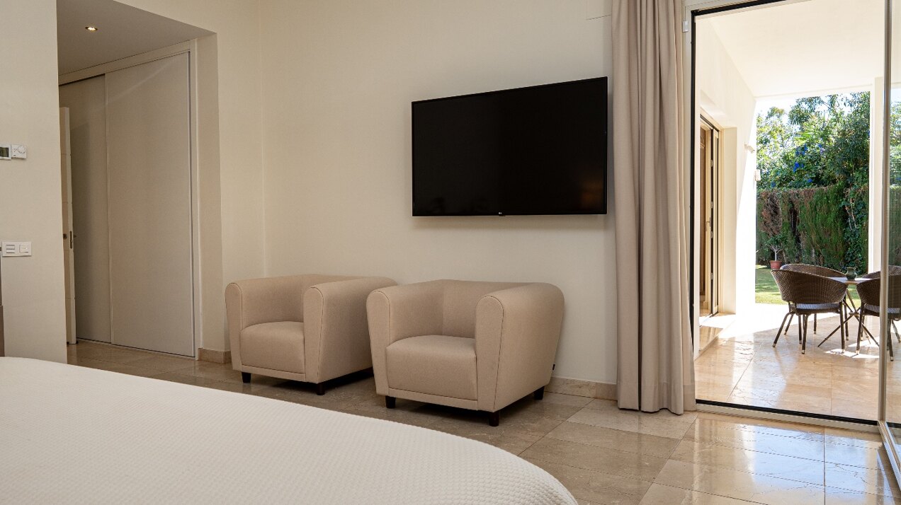 Villa Elysee - elegant living minutes from the beach