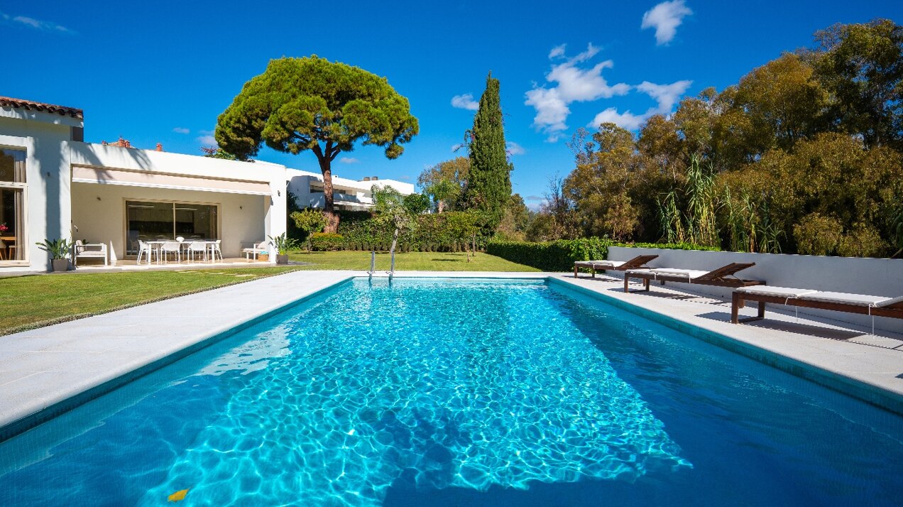 Villa Elysee - elegant living minutes from the beach