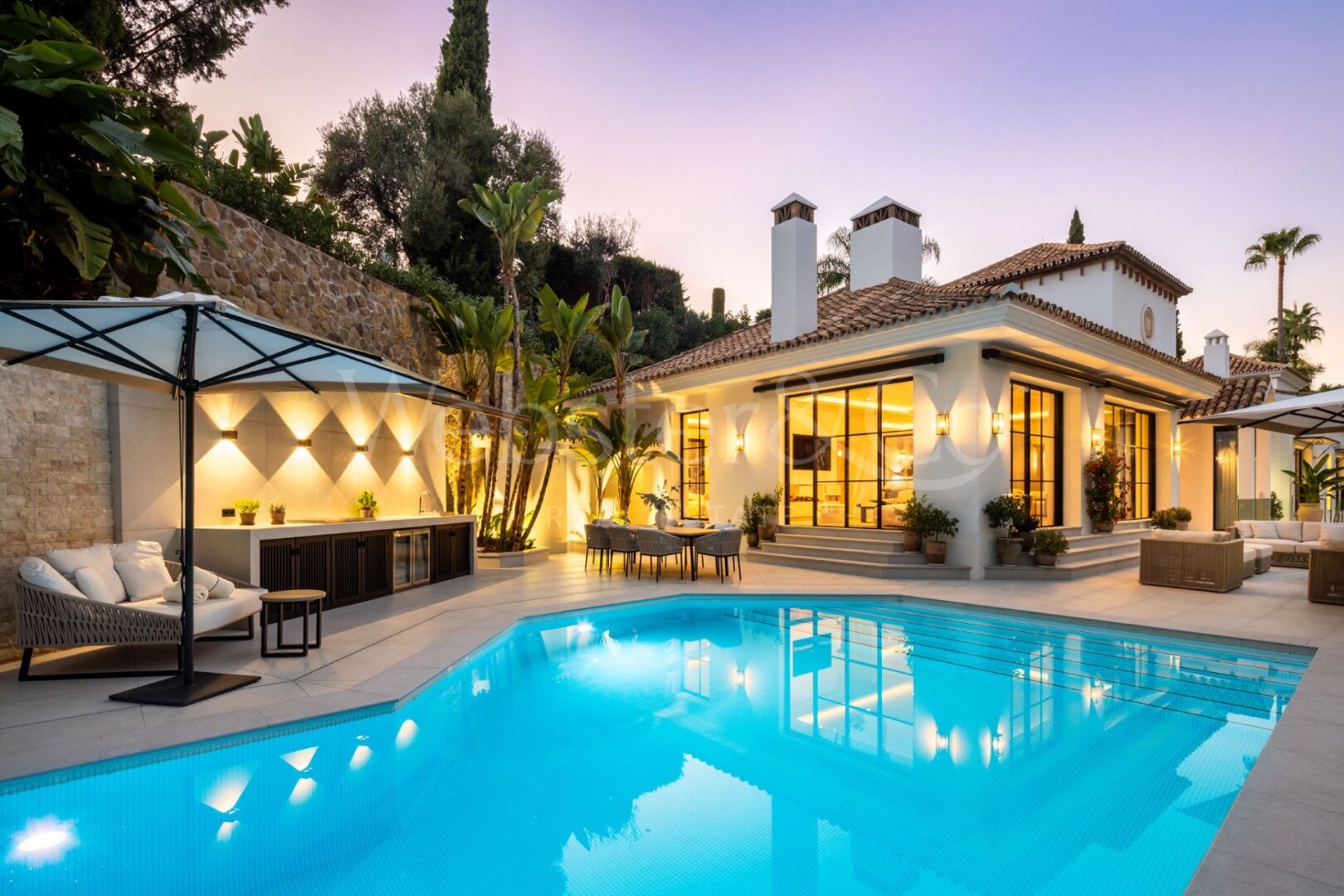 Villa Skyfall – Lujo y Elegancia en El Herrojo Alto