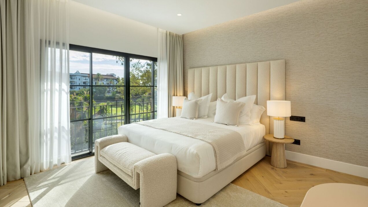 Villa Skyfall - Elegant Luxury in El Herrojo Alto