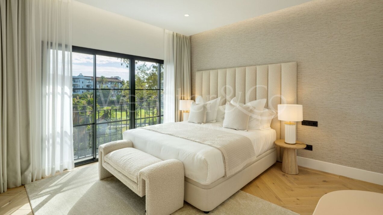 Villa Skyfall - Elegant Luxury in El Herrojo Alto