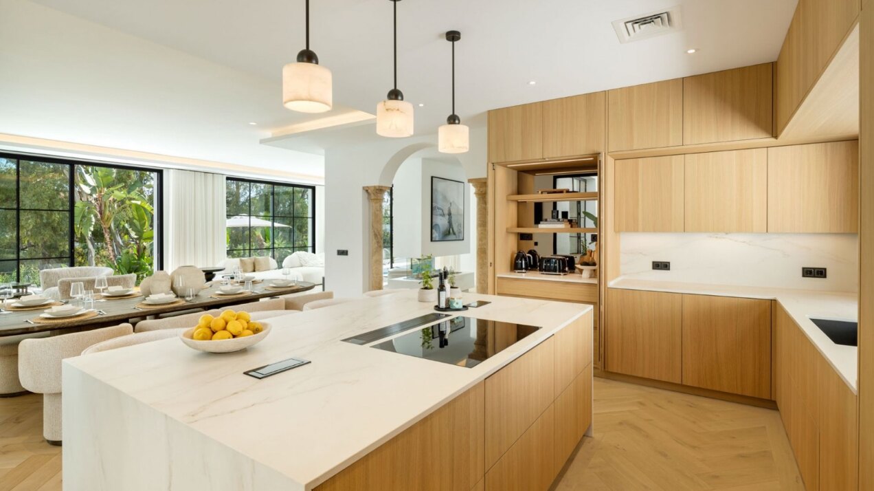 Villa Skyfall - Elegant Luxury in El Herrojo Alto