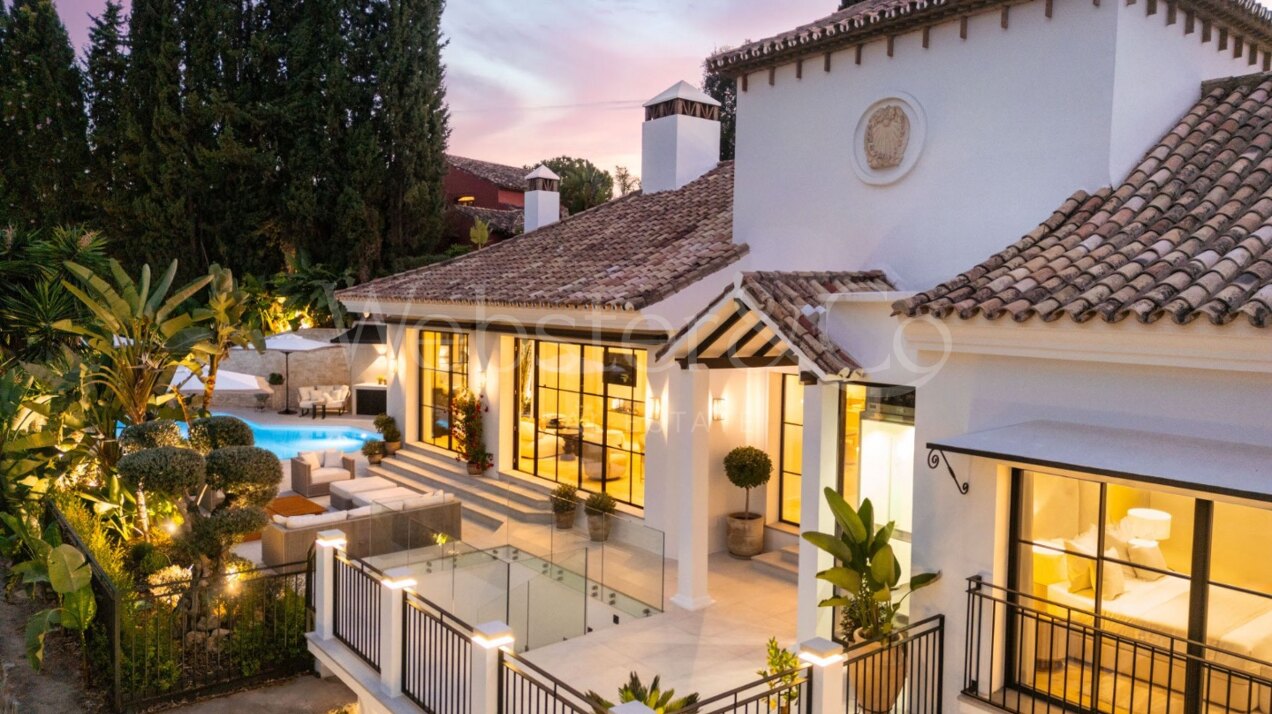 Villa Skyfall - Elegant Luxury in El Herrojo Alto