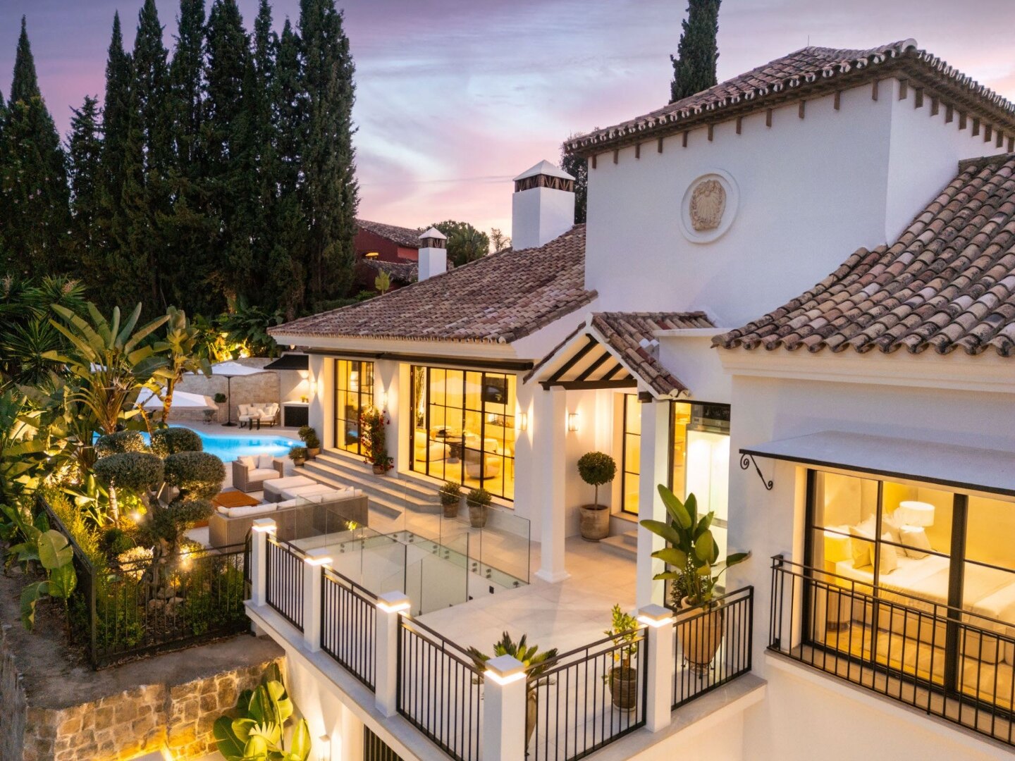 Villa Skyfall - Elegant Luxury in El Herrojo Alto