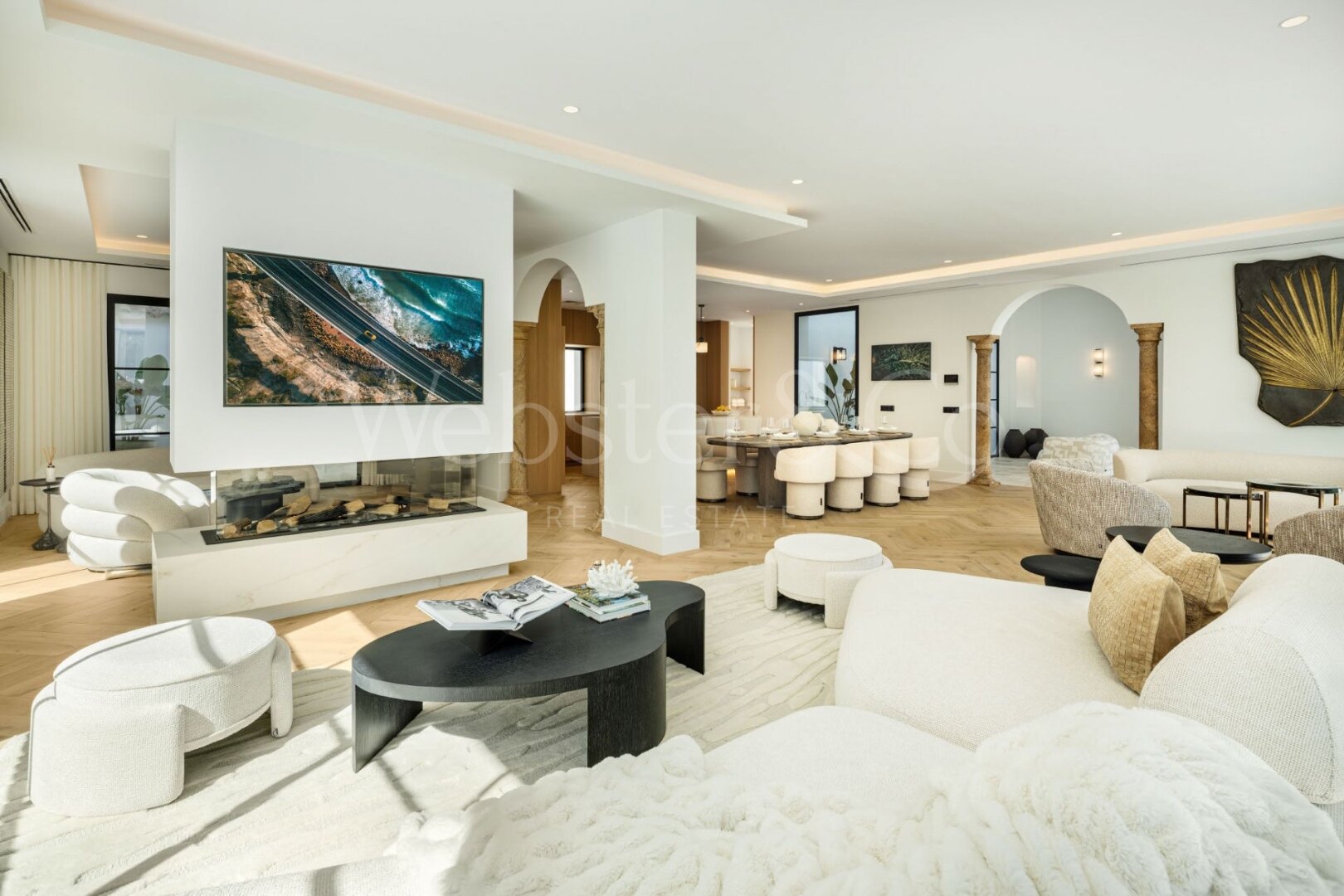 Villa Skyfall – Lujo y Elegancia en El Herrojo Alto