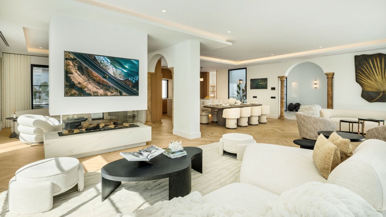 Villa Skyfall - Elegant Luxury in El Herrojo Alto