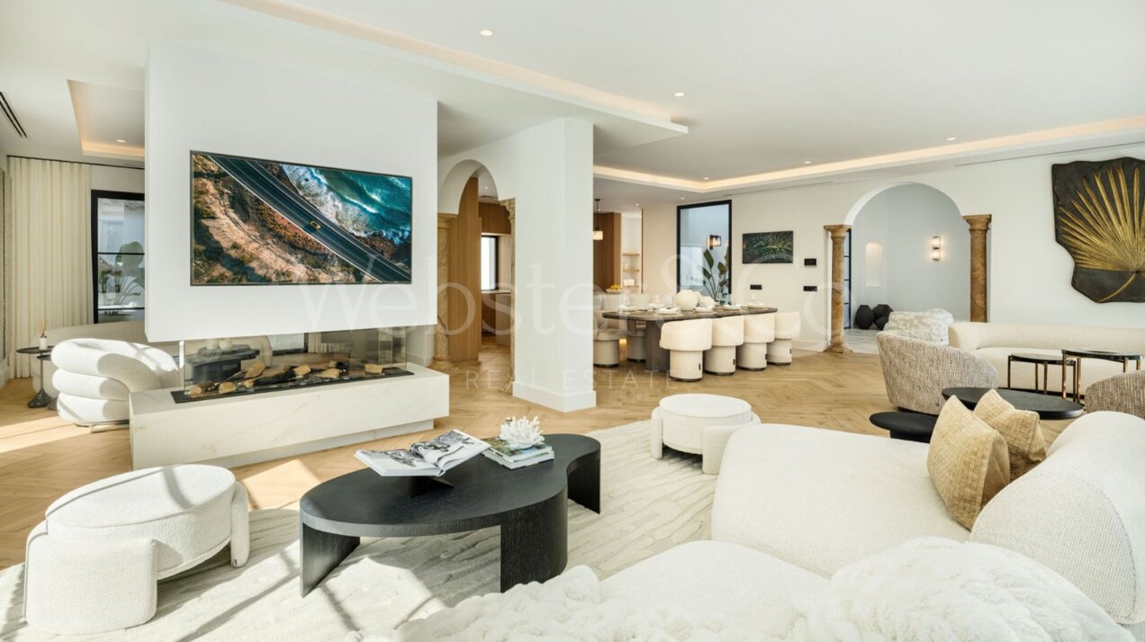 Villa Skyfall - Elegant Luxury in El Herrojo Alto