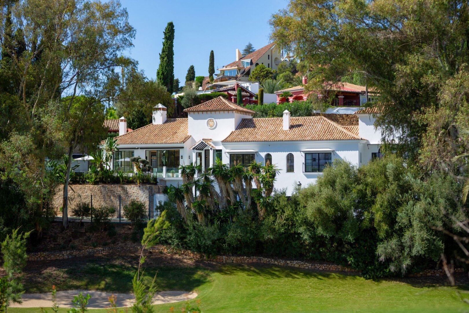 Villa Skyfall - Elegant Luxury in El Herrojo Alto