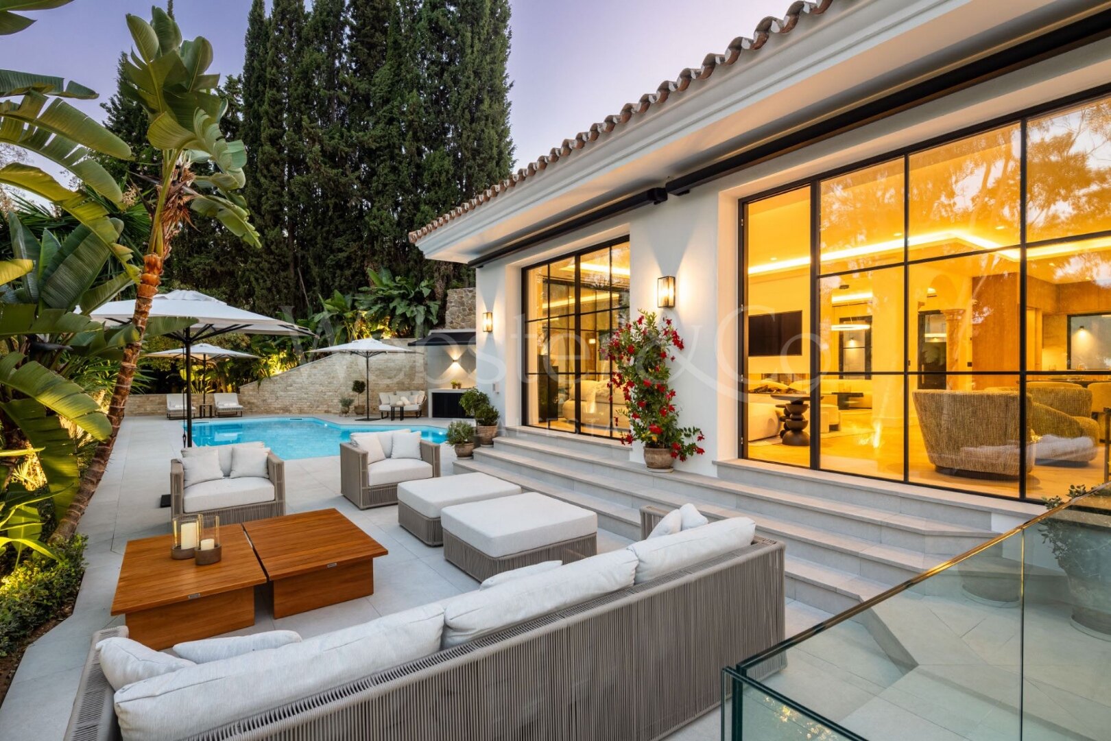 Villa Skyfall – Lujo y Elegancia en El Herrojo Alto