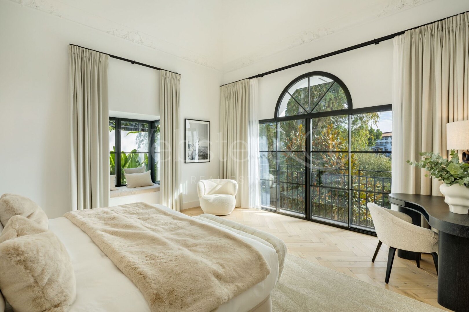 Villa Skyfall – Lujo y Elegancia en El Herrojo Alto