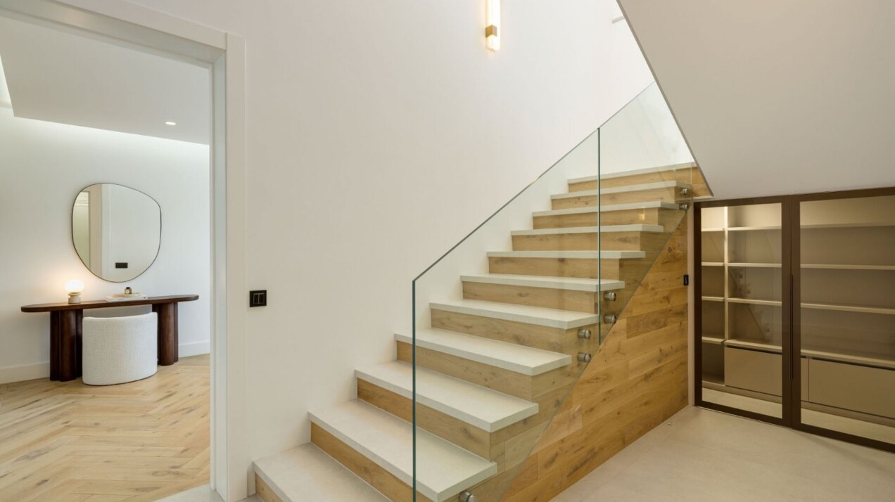 Villa Skyfall - Elegant Luxury in El Herrojo Alto