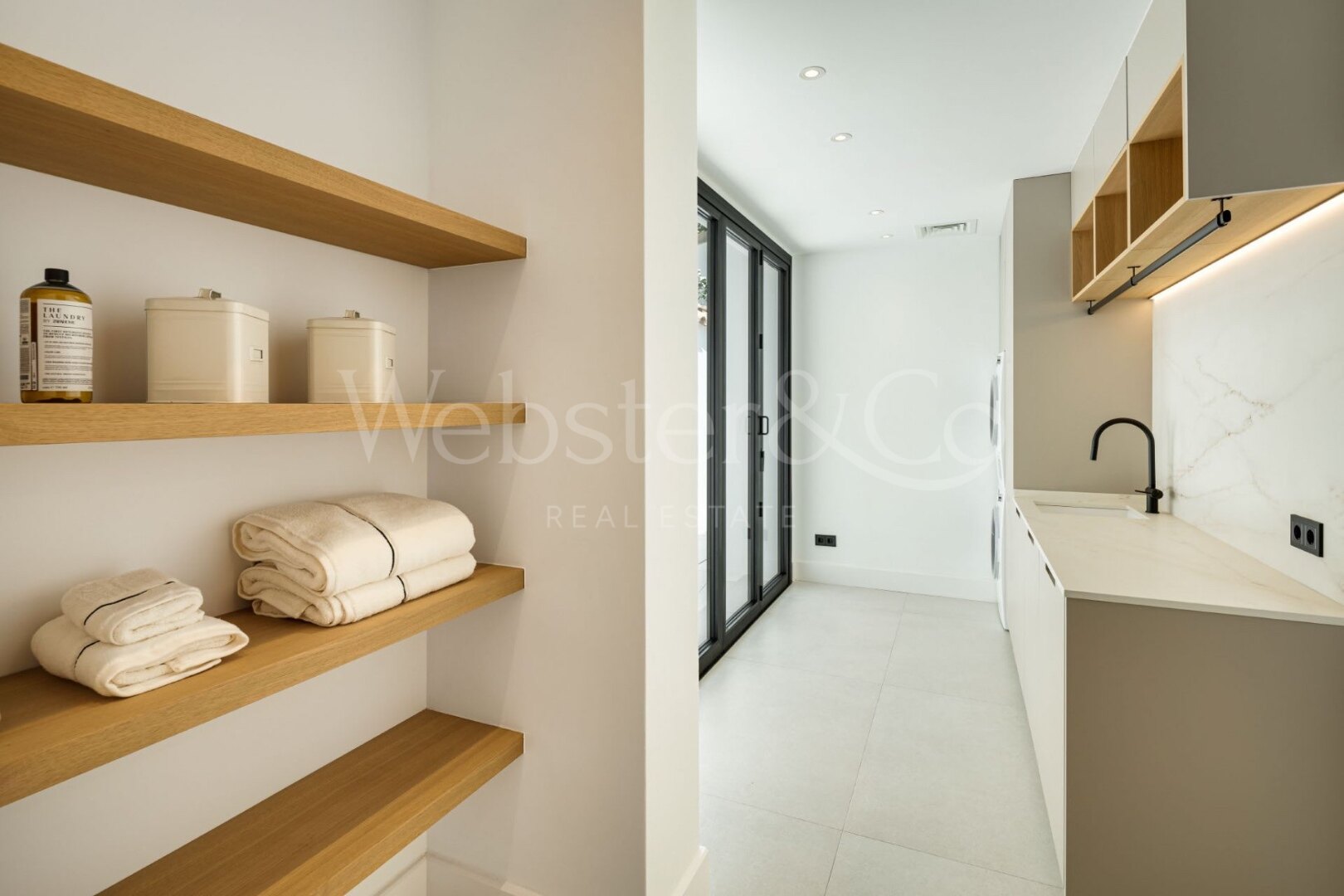 Villa Skyfall – Lujo y Elegancia en El Herrojo Alto