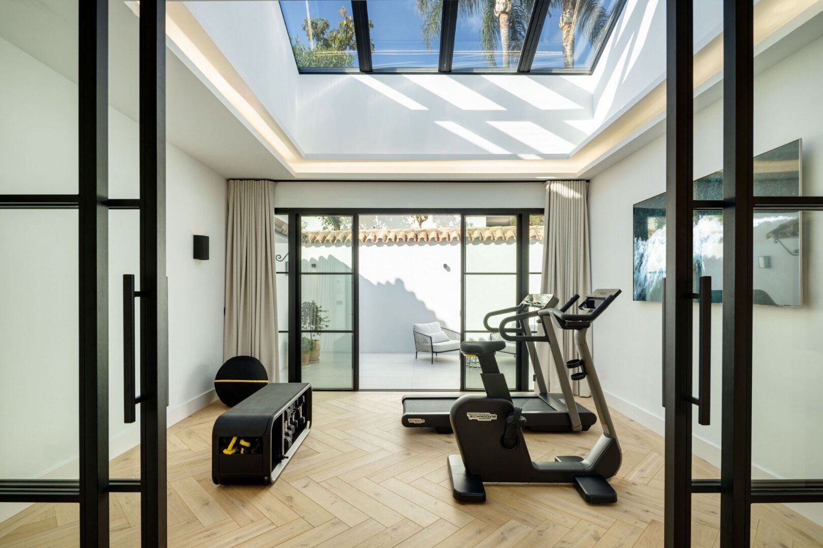 Villa Skyfall - Elegant Luxury in El Herrojo Alto