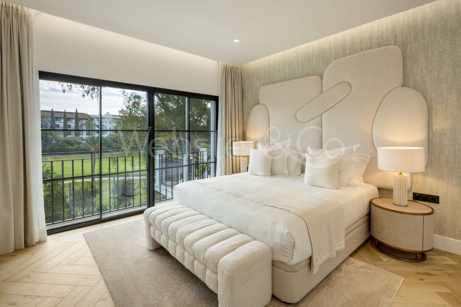 Villa Skyfall – Lujo y Elegancia en El Herrojo Alto