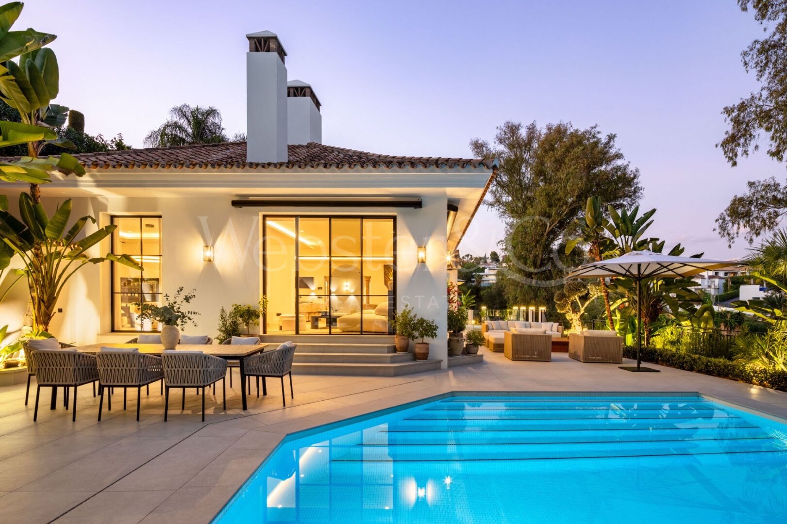 Villa Skyfall – Lujo y Elegancia en El Herrojo Alto