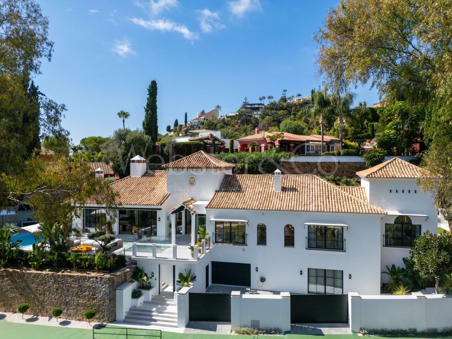 Villa Skyfall – Lujo y Elegancia en El Herrojo Alto