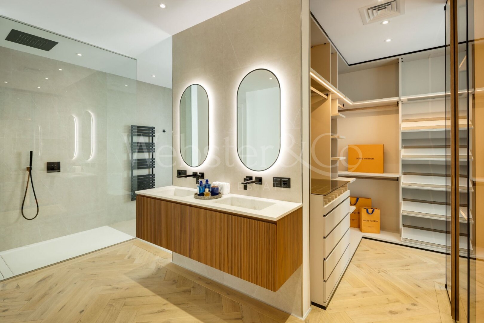 Villa Skyfall – Lujo y Elegancia en El Herrojo Alto