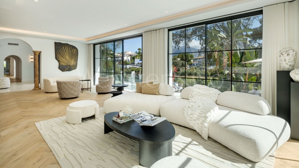 Villa Skyfall - Elegant Luxury in El Herrojo Alto