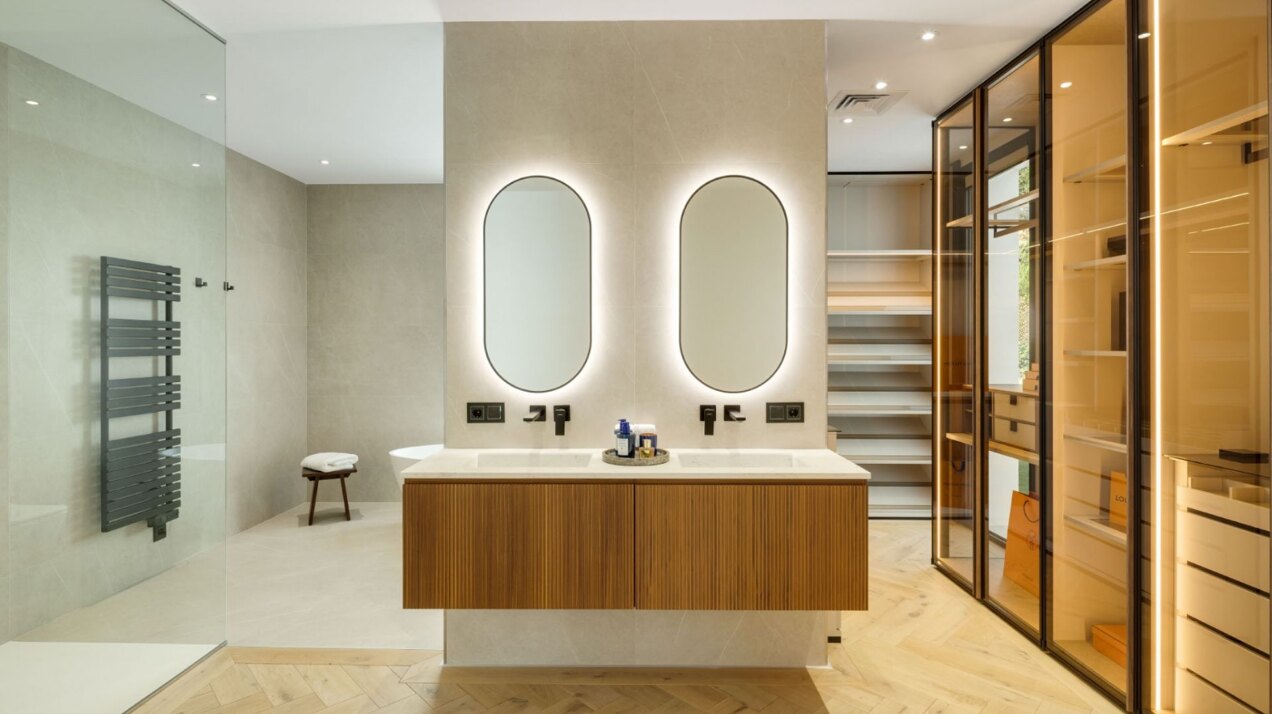 Villa Skyfall - Elegant Luxury in El Herrojo Alto