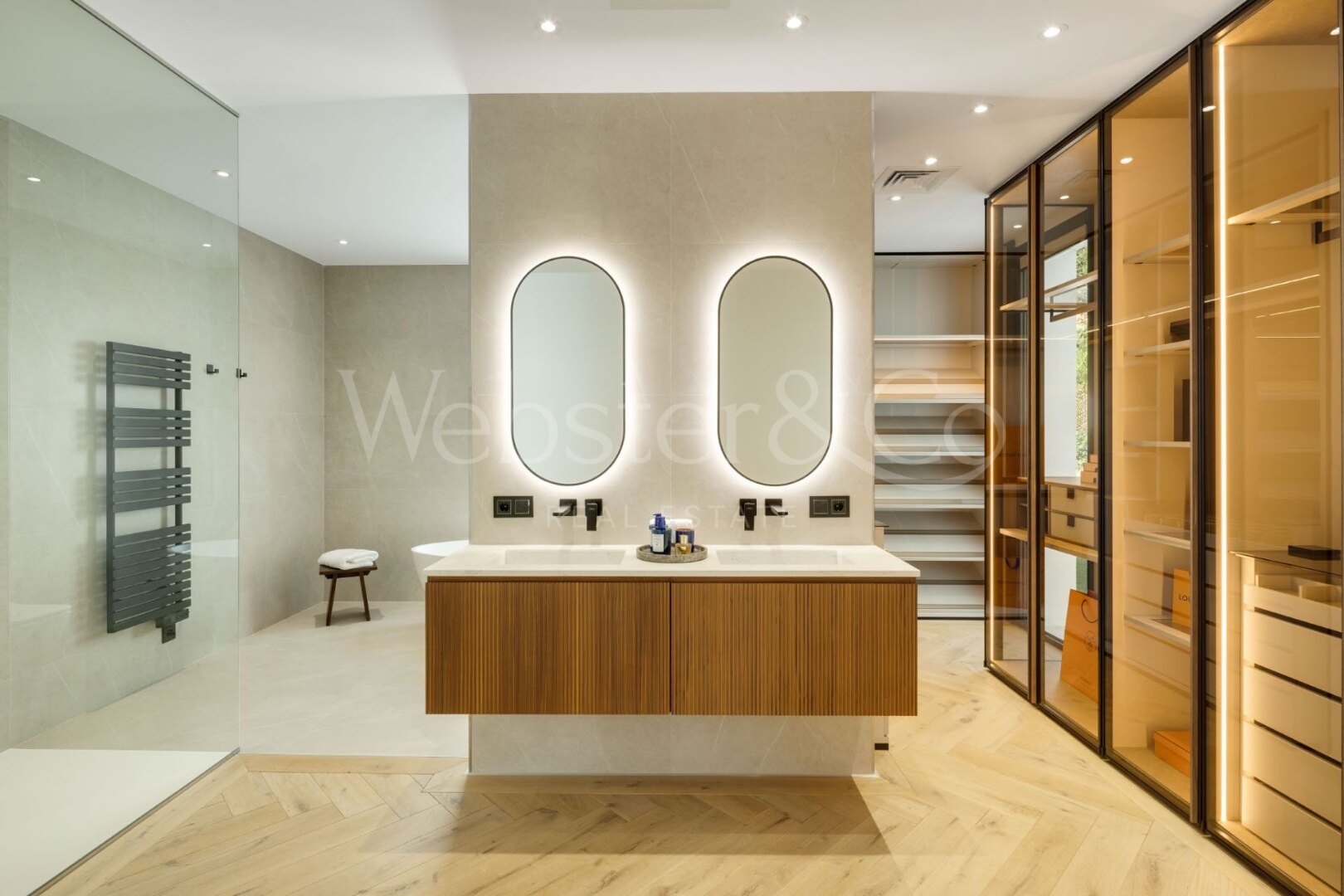 Villa Skyfall – Lujo y Elegancia en El Herrojo Alto