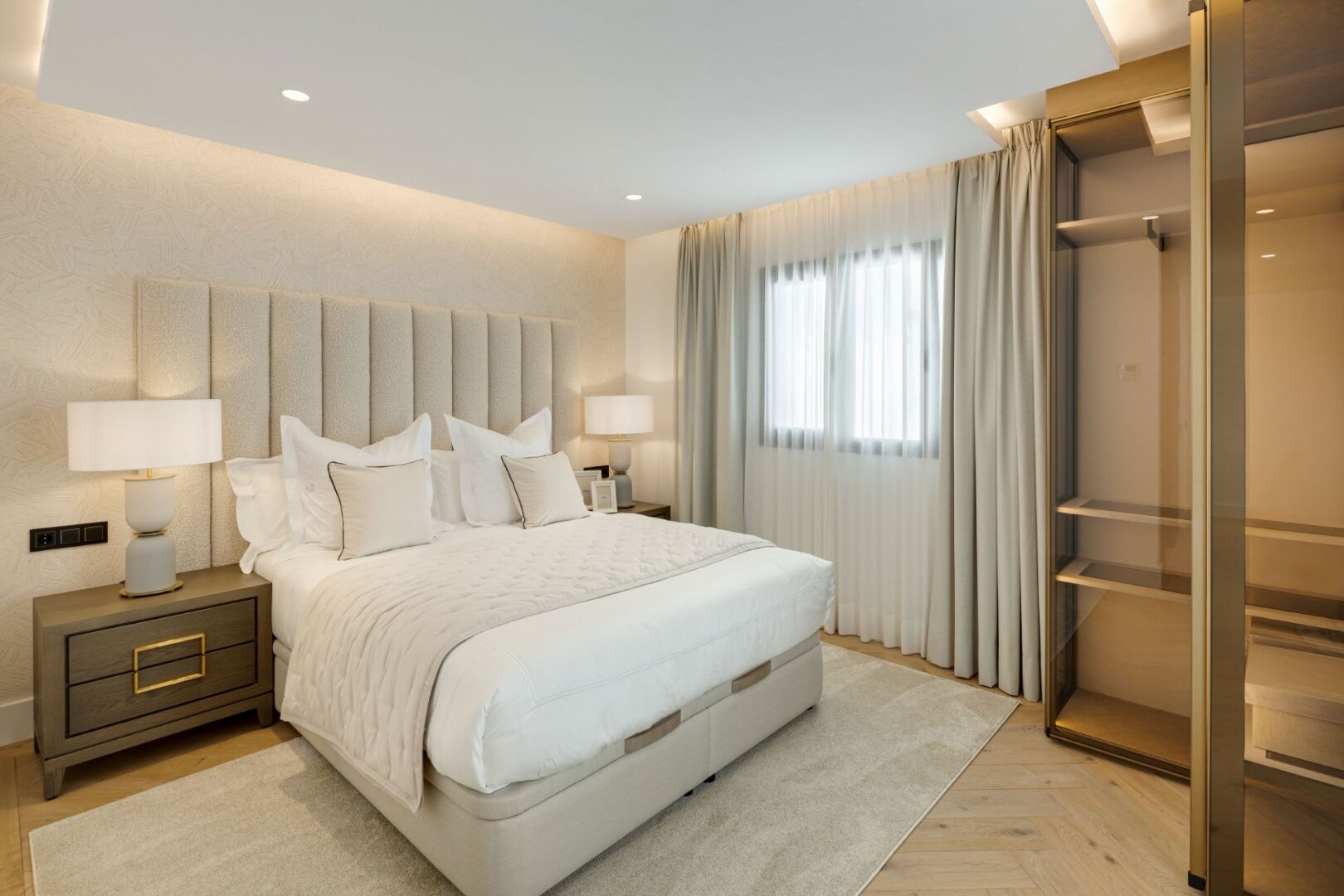 Villa Skyfall - Elegant Luxury in El Herrojo Alto