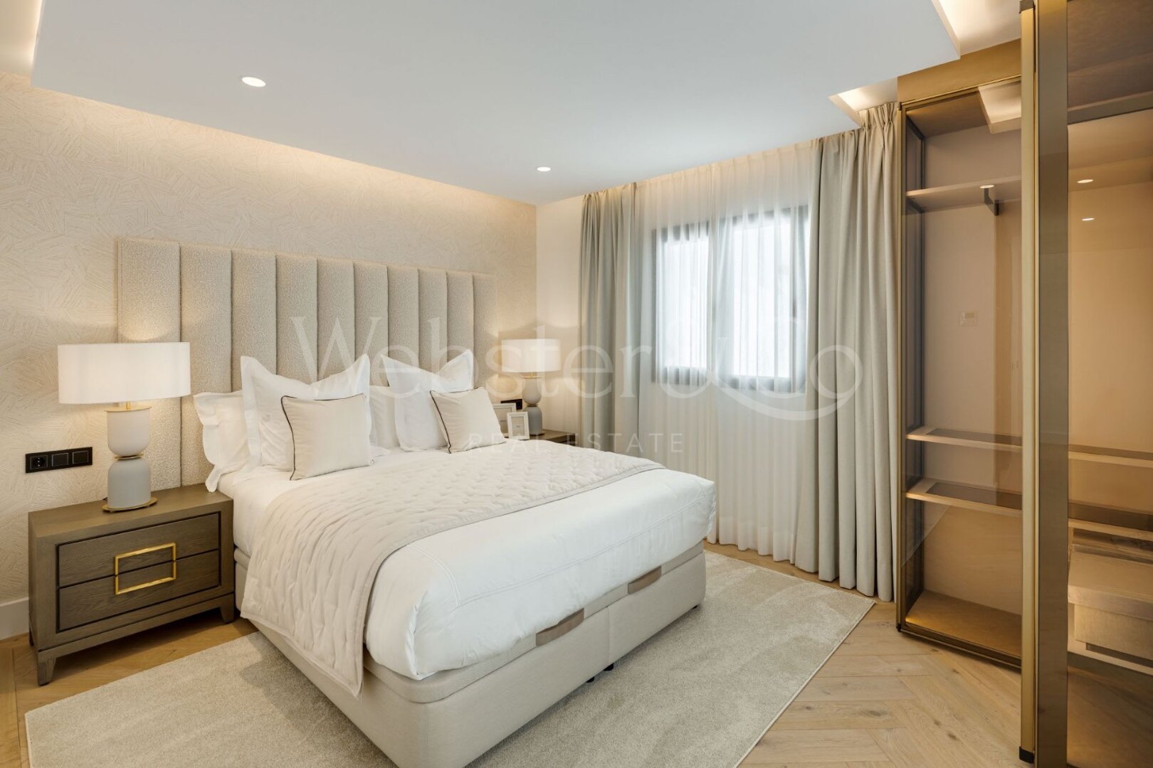 Villa Skyfall – Lujo y Elegancia en El Herrojo Alto