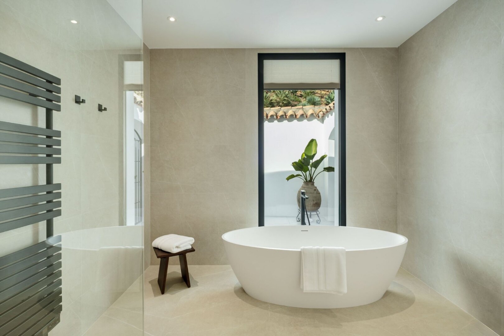 Villa Skyfall - Elegant Luxury in El Herrojo Alto