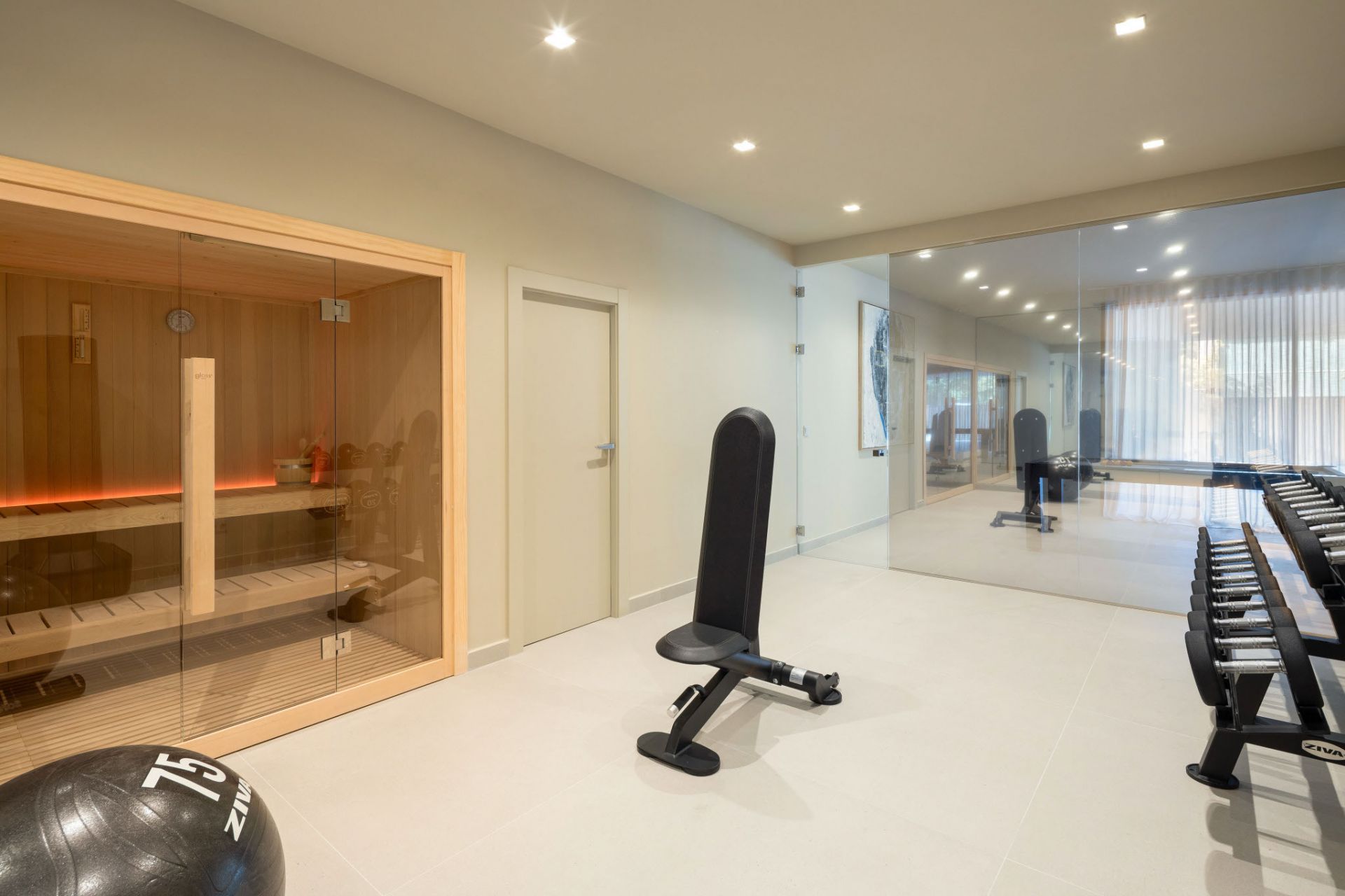 Villa Amara - Modern Property in Los Flamingos