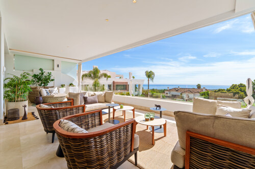 Property Highlights:- Prime Sierra Blanca location- Panoramic sea views- Ground-floor duplex- Private outdoor terraces- Open-plan living design- Modern luxury finishes- En-suite bedrooms- Entertainment room- Gated secure community- Close to Golden Mile