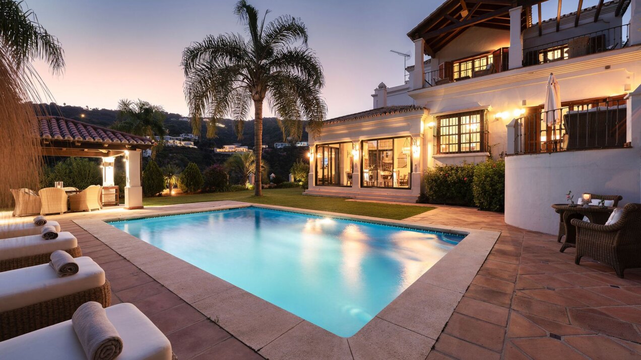 Villa Las Palmeras - Classical Home in El Madroñal