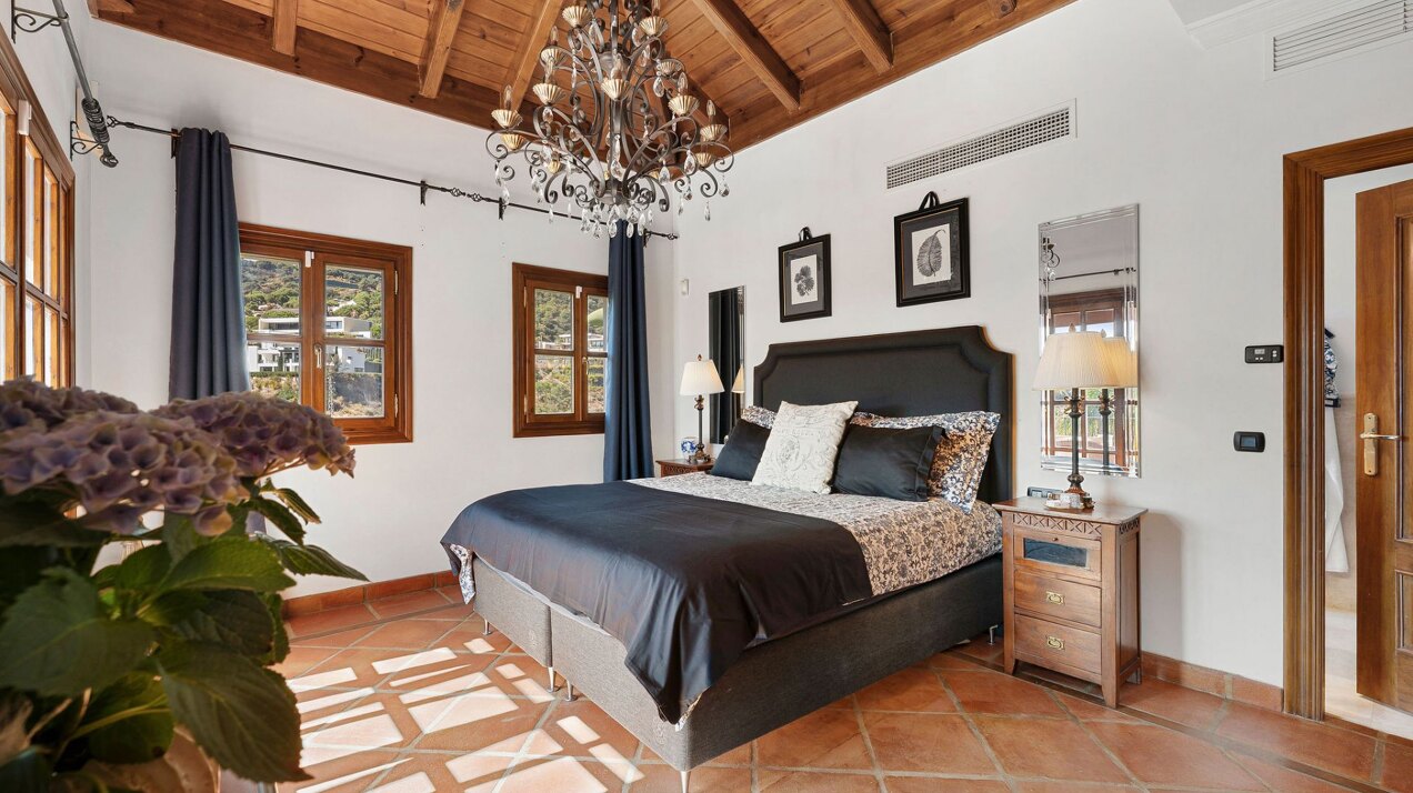 Villa Las Palmeras - Classical Home in El Madroñal