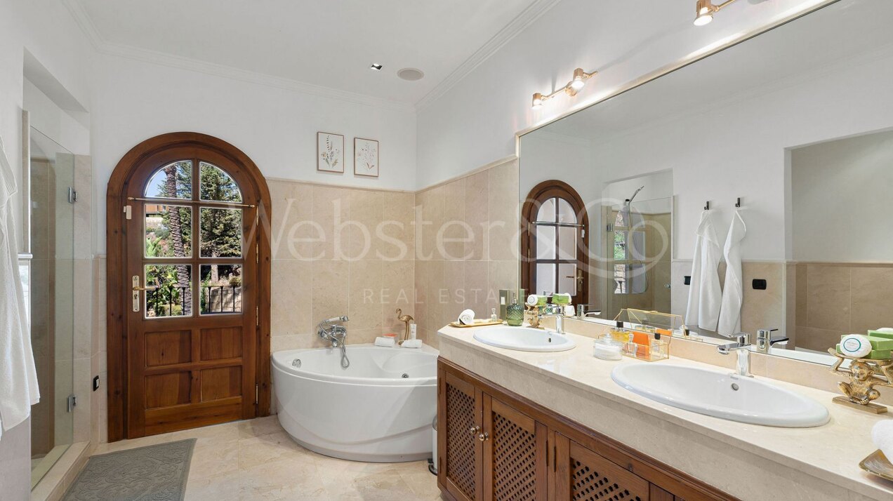 Villa Las Palmeras - Classical Home in El Madroñal