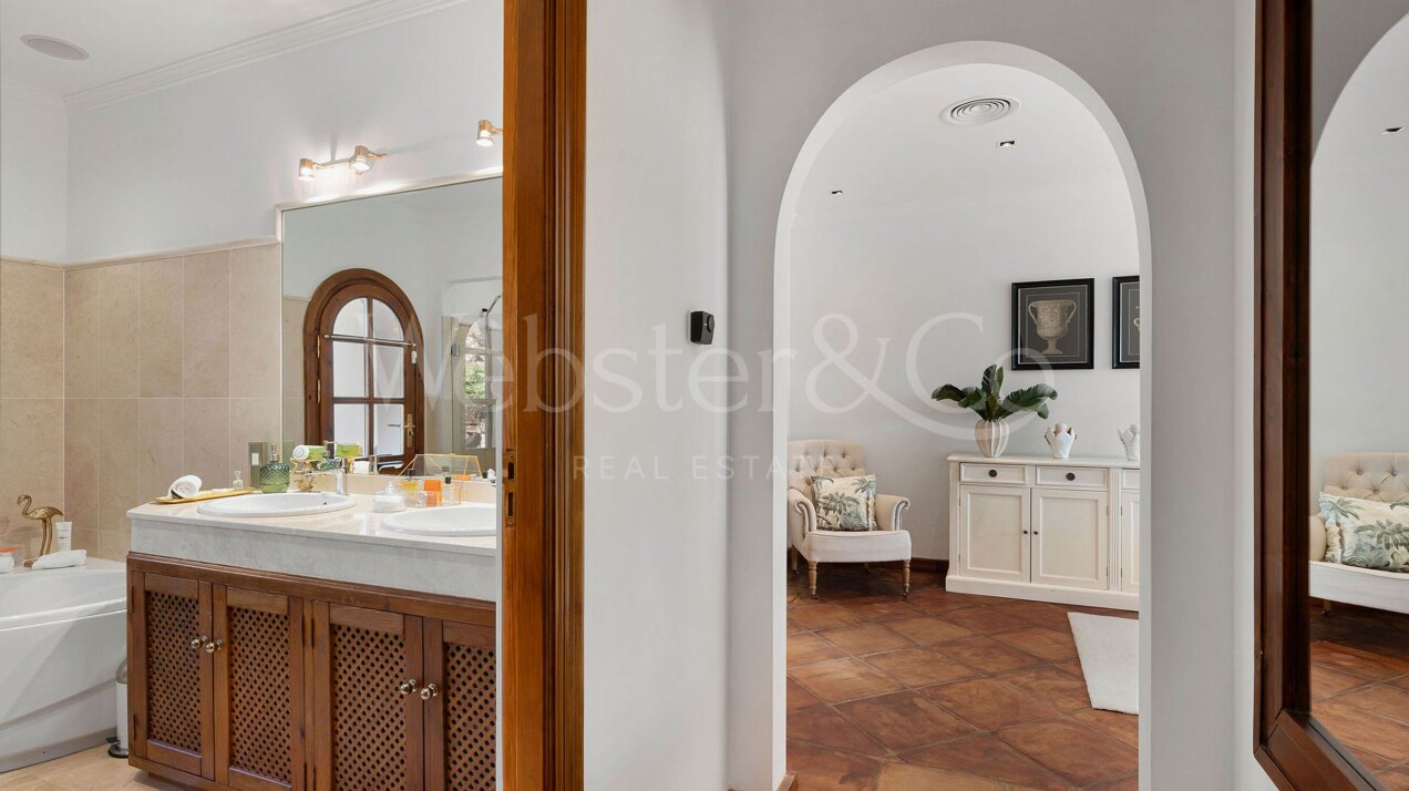 Villa Las Palmeras - Classical Home in El Madroñal