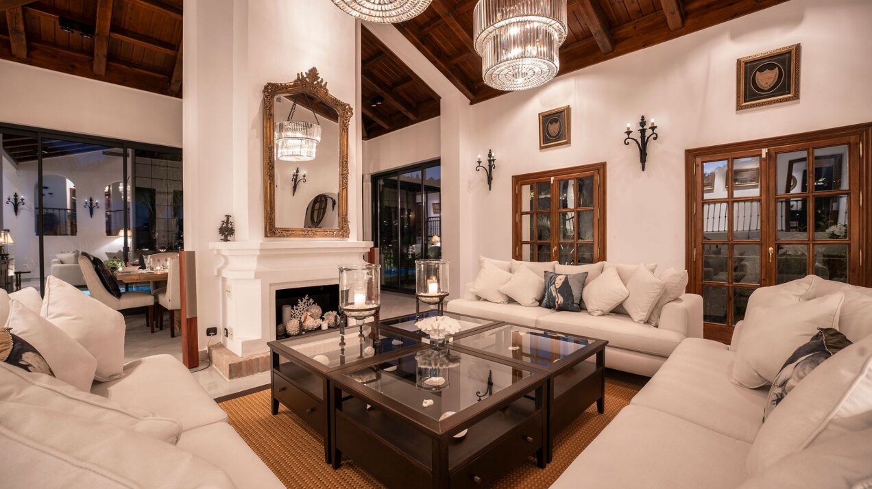 Villa Las Palmeras - Classical Home in El Madroñal