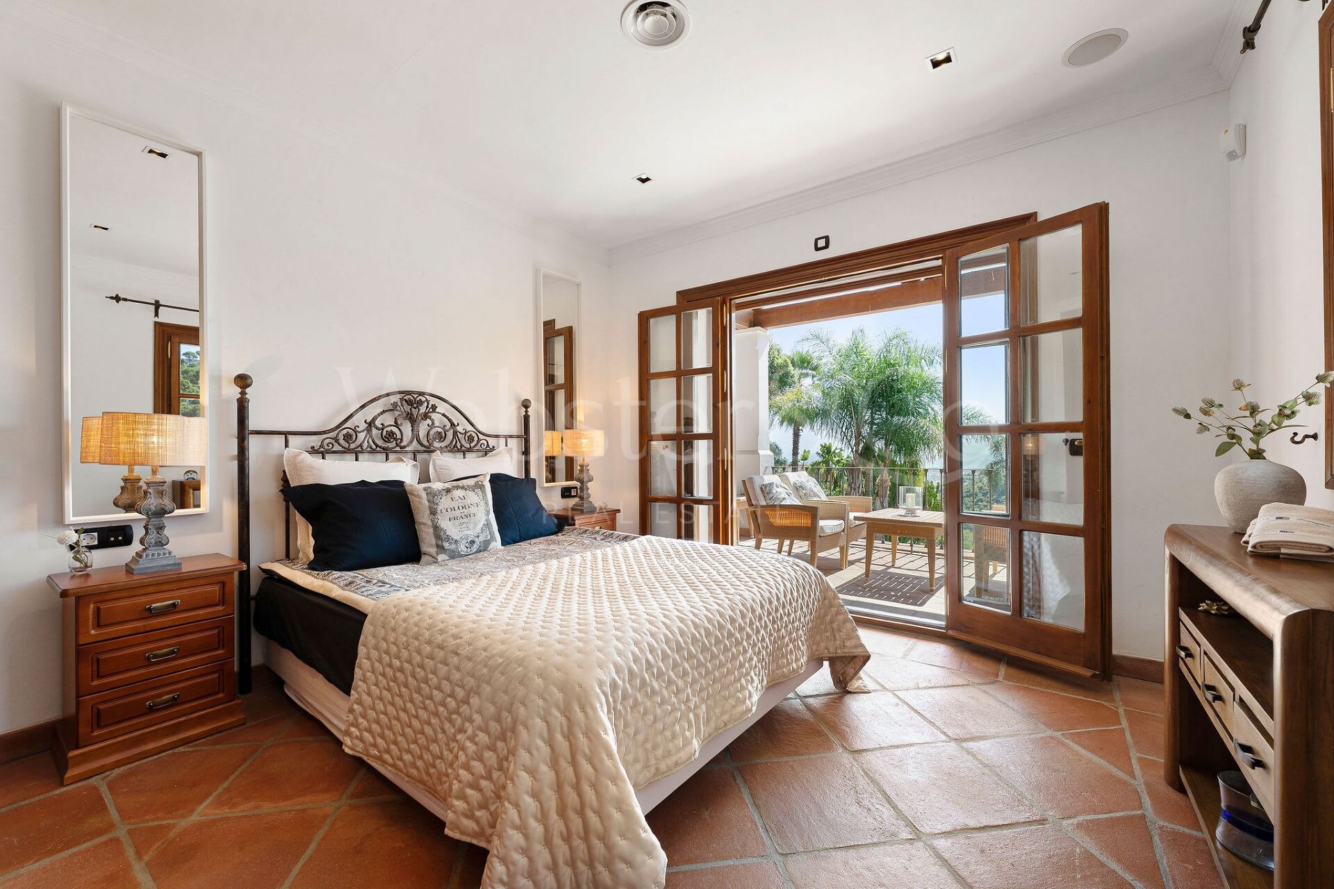 Villa Las Palmeras - Classical Home in El Madroñal