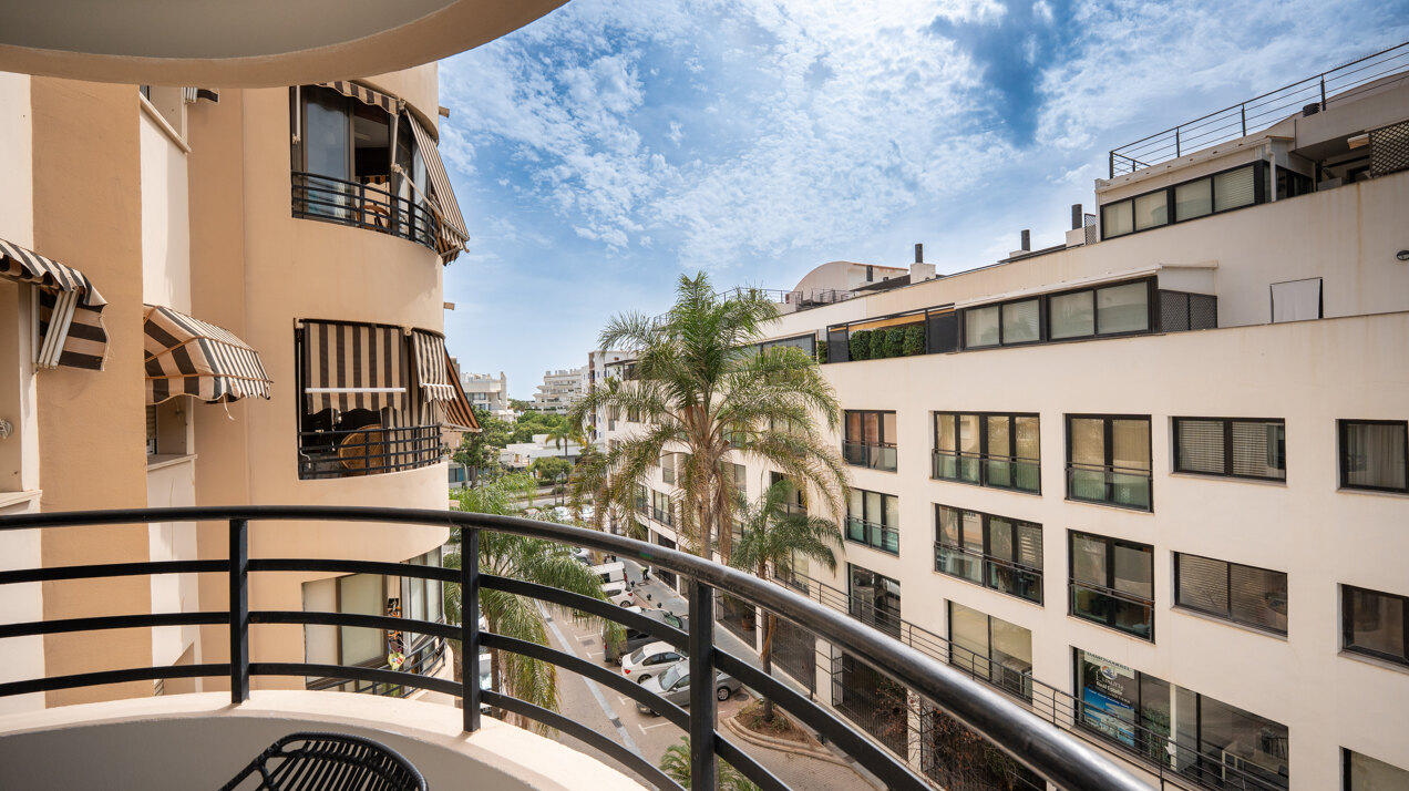 Refurbished 3 bed apartment in Marbella is a gem!