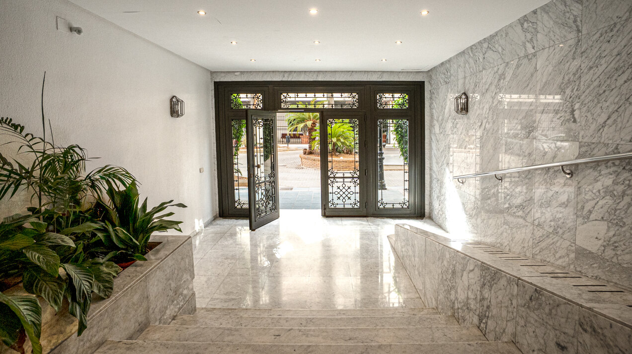 Refurbished 3 bed apartment in Marbella is a gem!