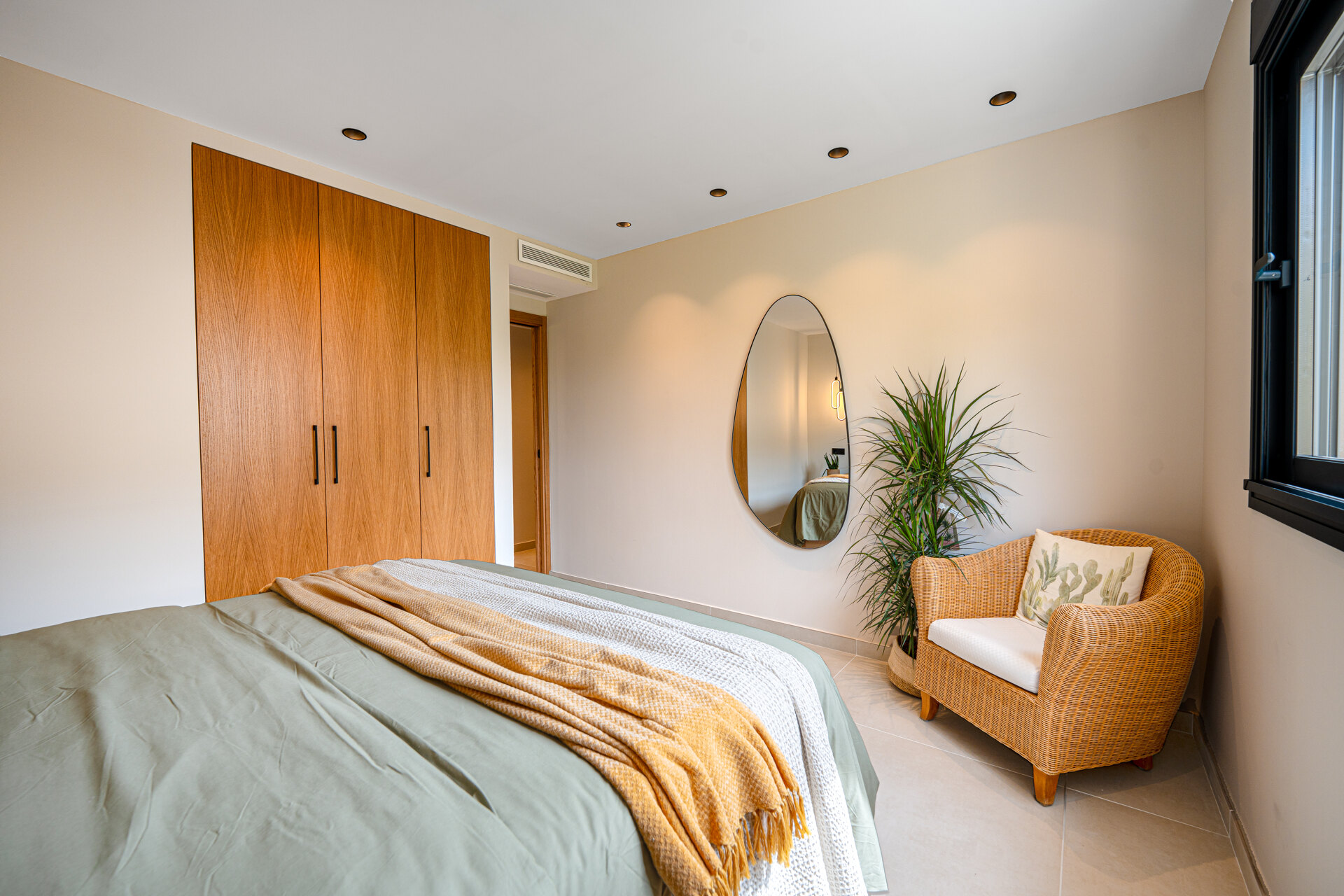 Refurbished 3 bed apartment in Marbella is a gem!