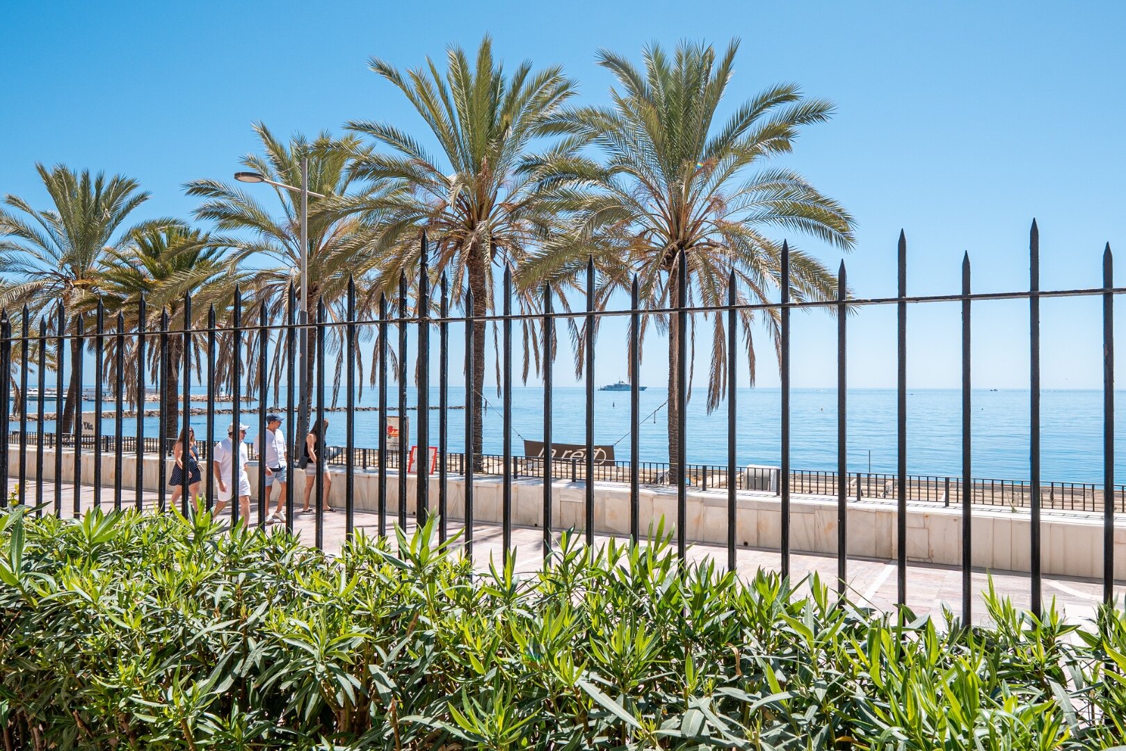 Beautifully refurbished beachside apartment