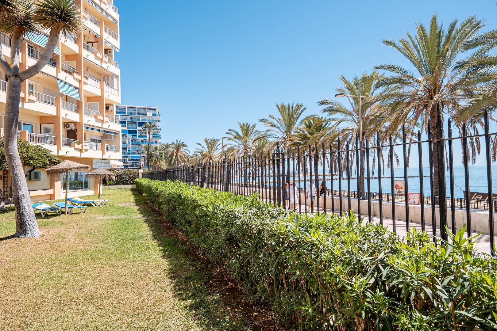 Beautifully refurbished beachside apartment