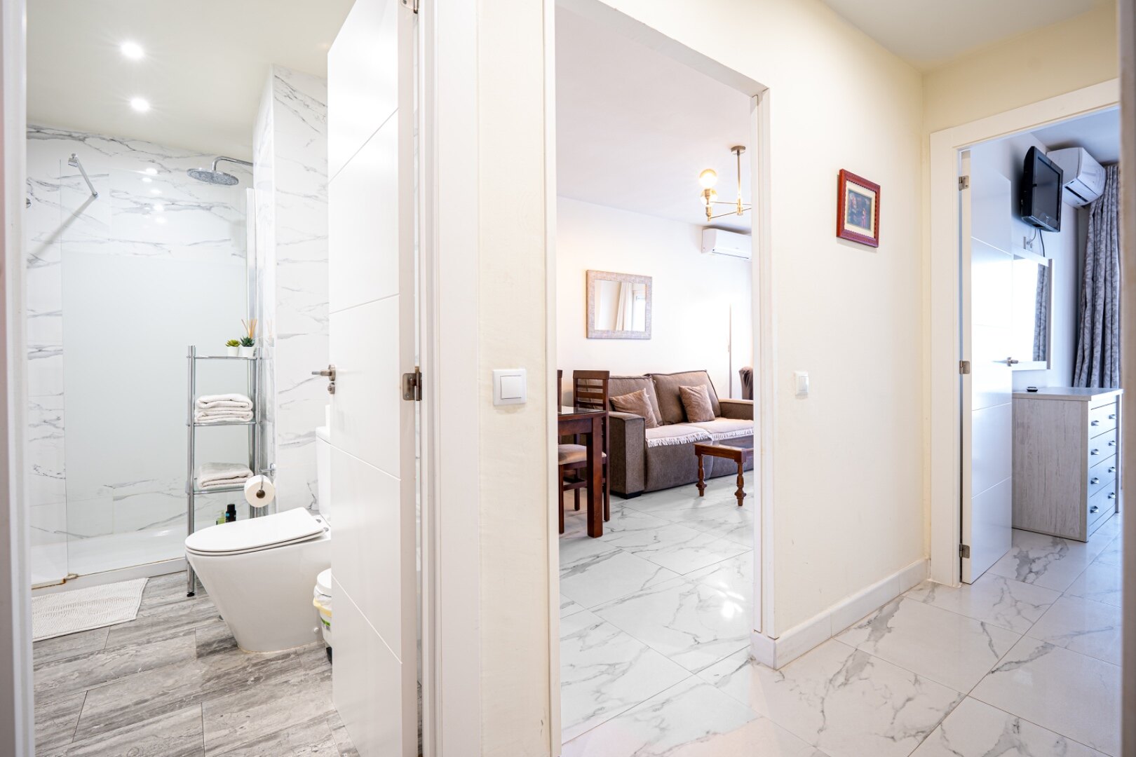 Beautifully refurbished beachside apartment