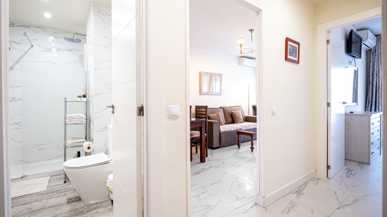 Beautifully refurbished beachside apartment