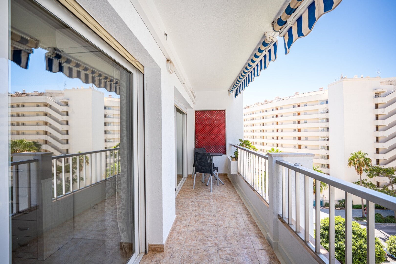 Beautifully refurbished beachside apartment