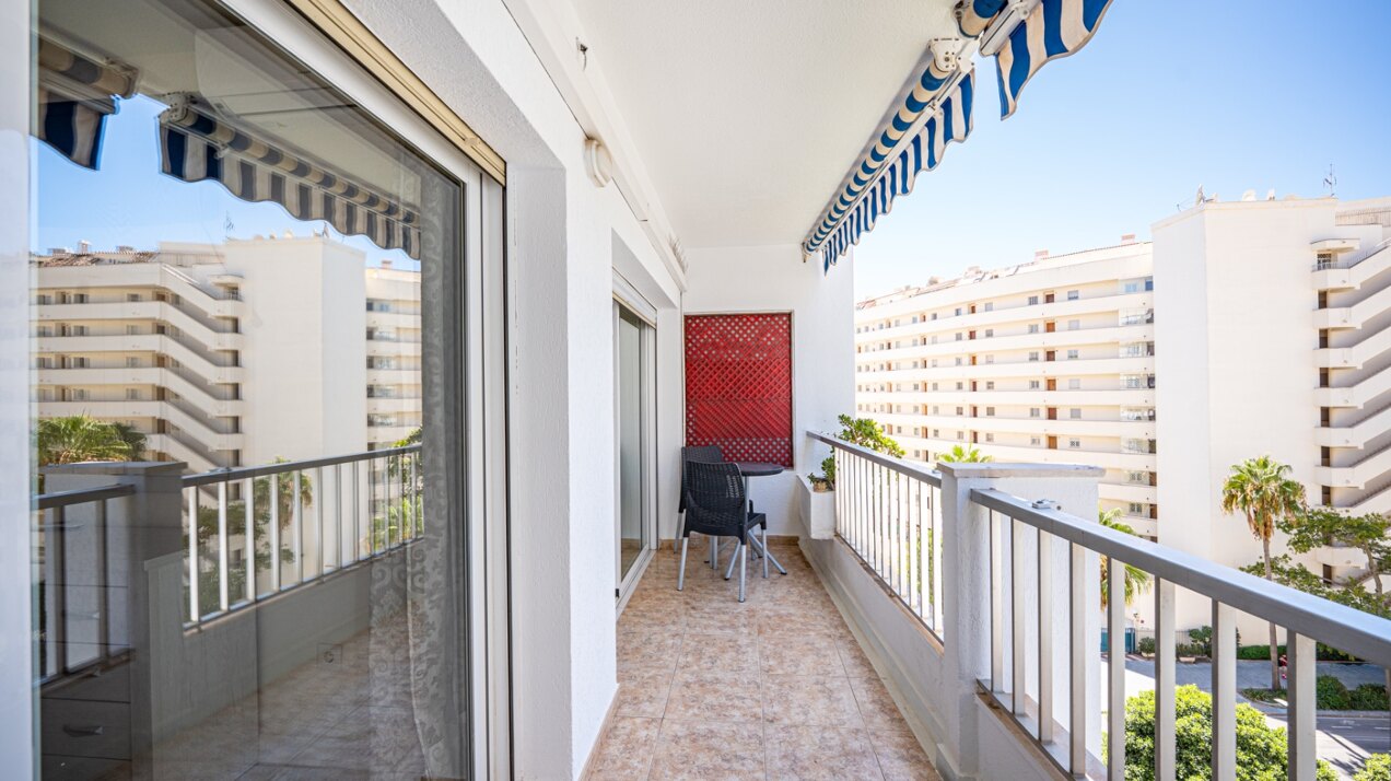 Beautifully refurbished beachside apartment
