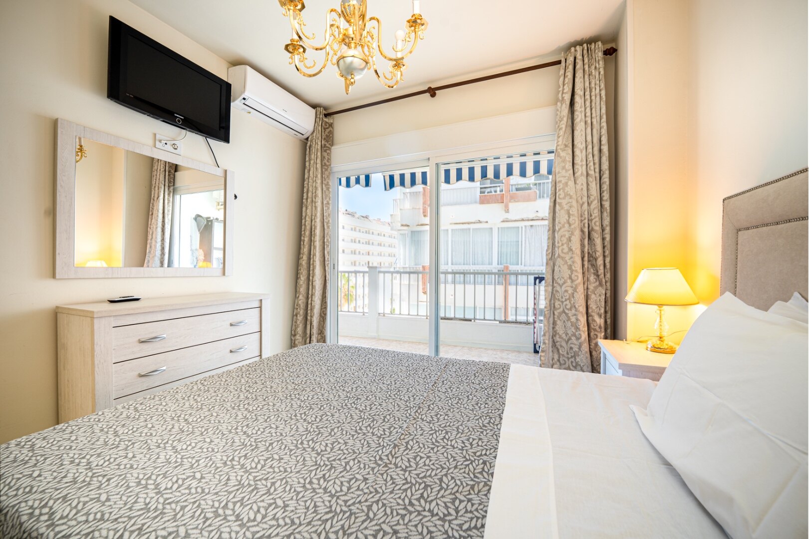 Beautifully refurbished beachside apartment