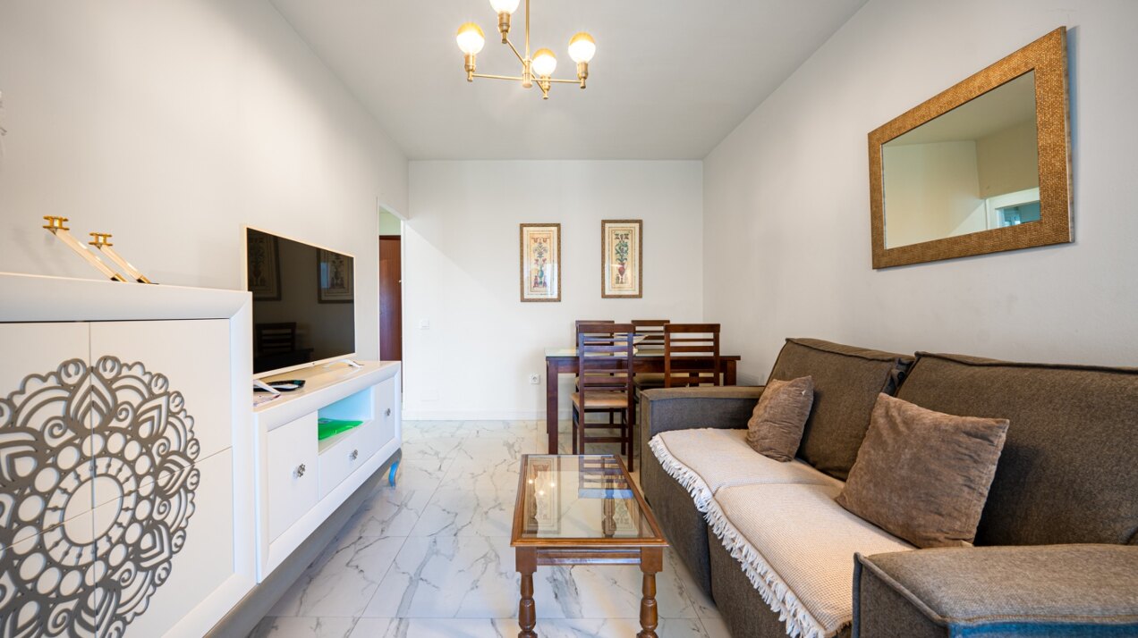 Beautifully refurbished beachside apartment