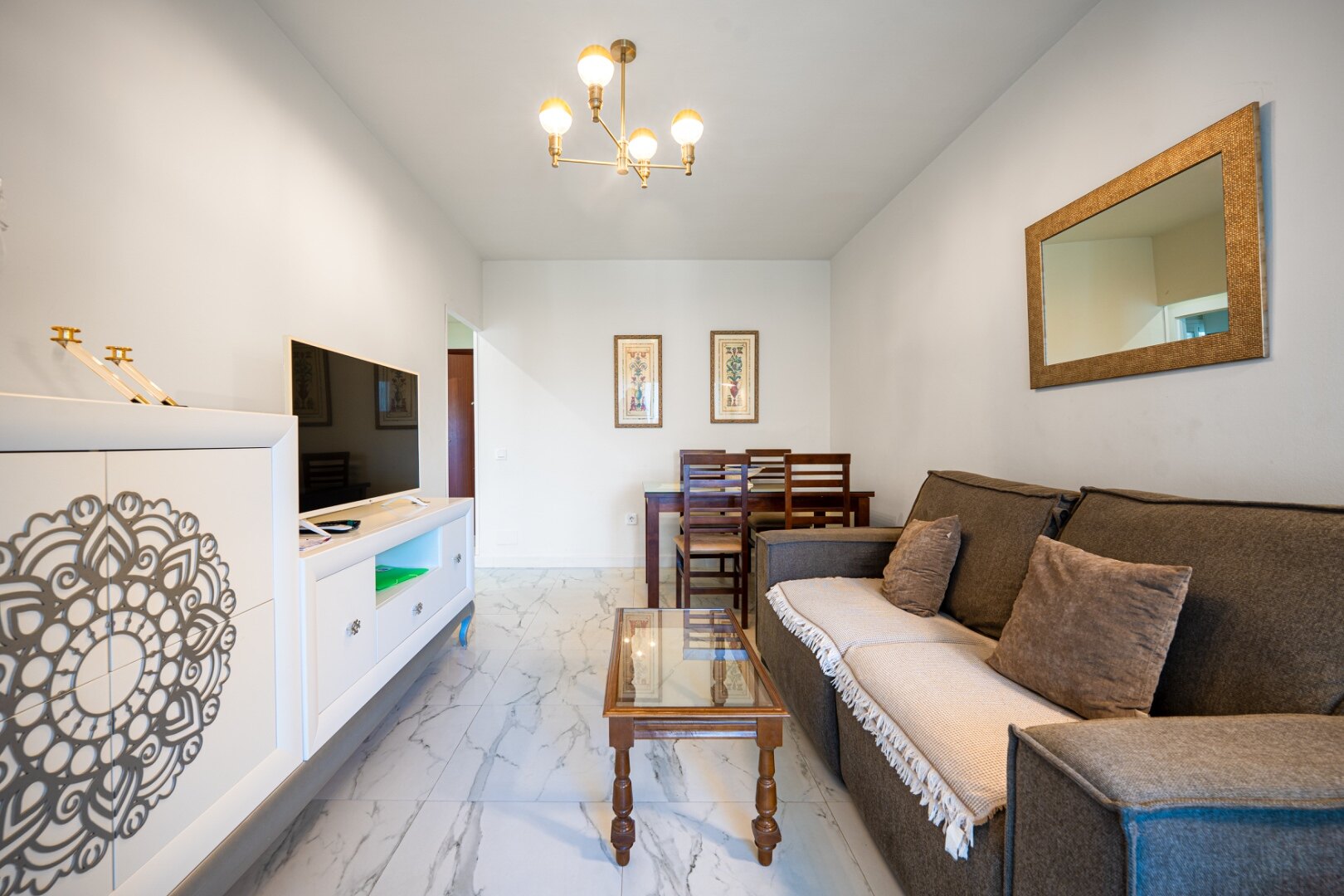 Beautifully refurbished beachside apartment