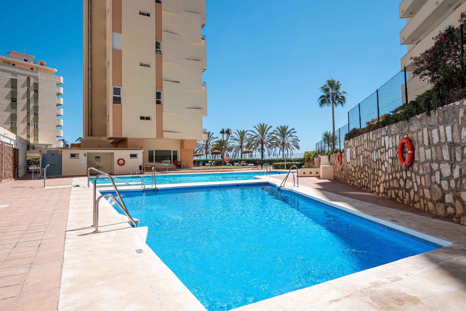 Beautifully refurbished beachside apartment