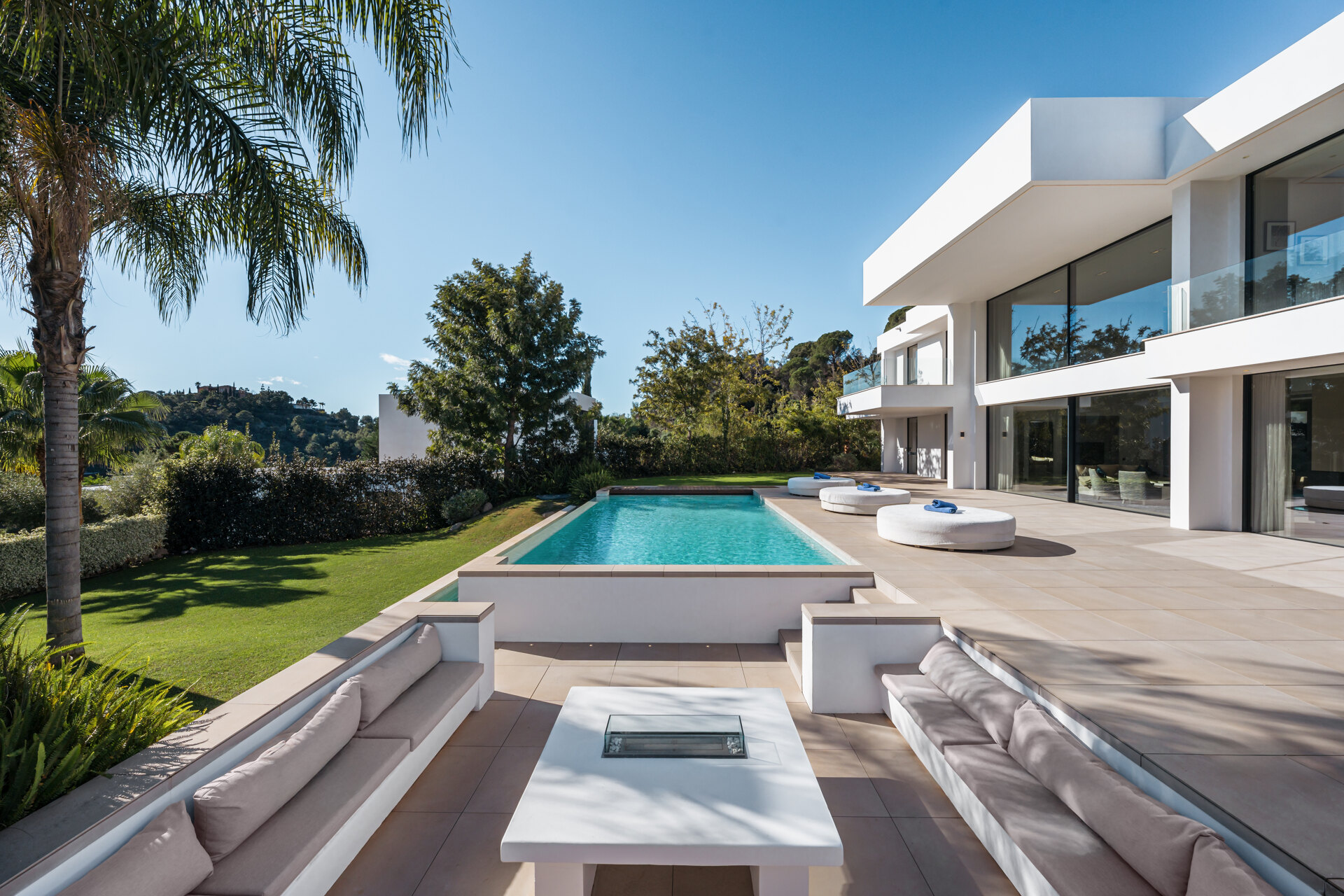 Elegance, comfort & privacy in harmony with nature