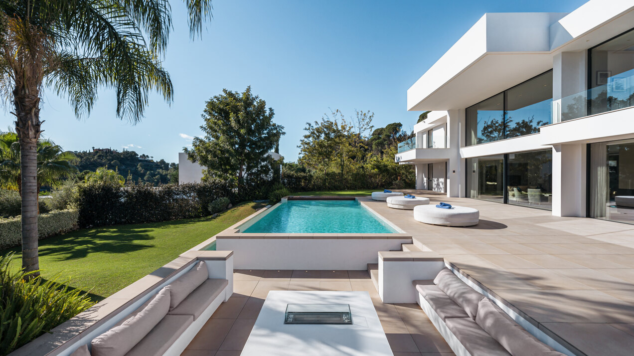 Elegance, comfort & privacy in harmony with nature